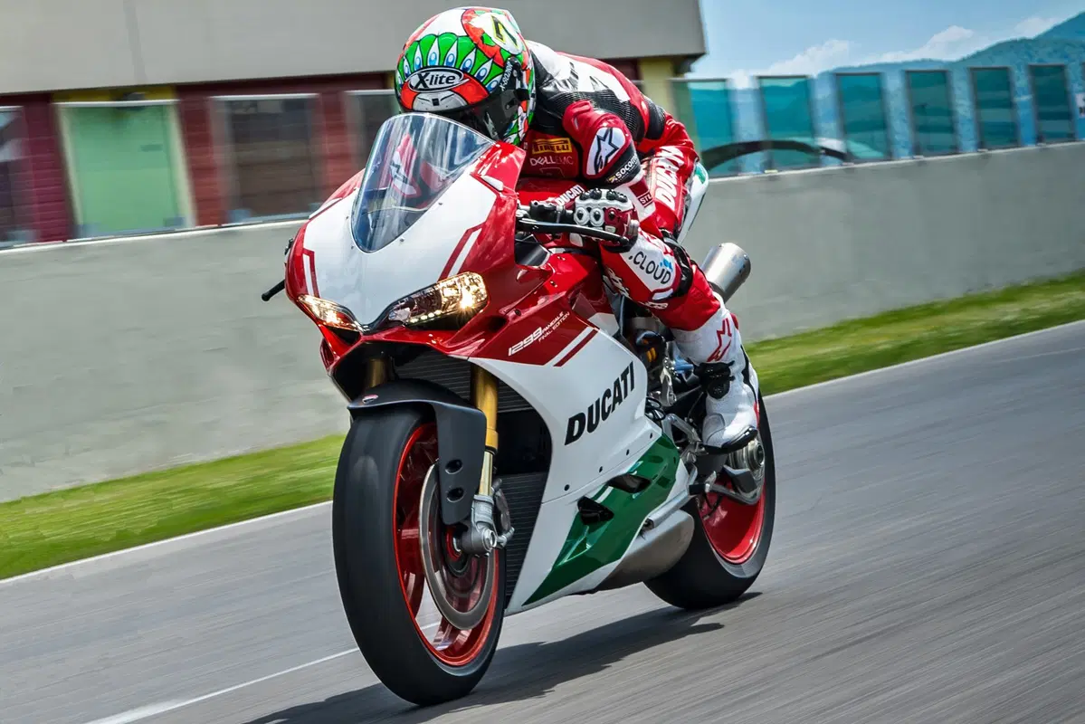 Ducati 1299 Panigale R Final Edition: 209 cv, 179 kg e componenti racing (4)
