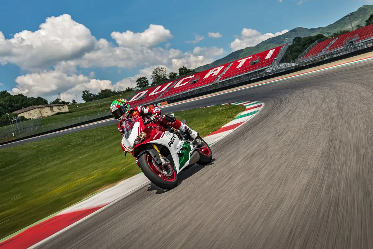 Ducati 1299 Panigale R Final Edition: 209 cv, 179 kg e componenti racing