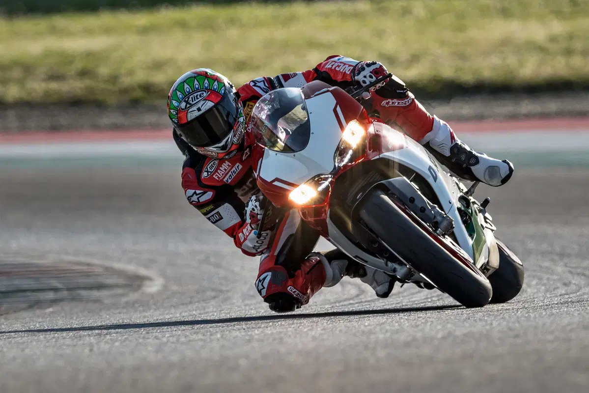 Ducati 1299 Panigale R Final Edition: 209 cv, 179 kg e componenti racing (2)