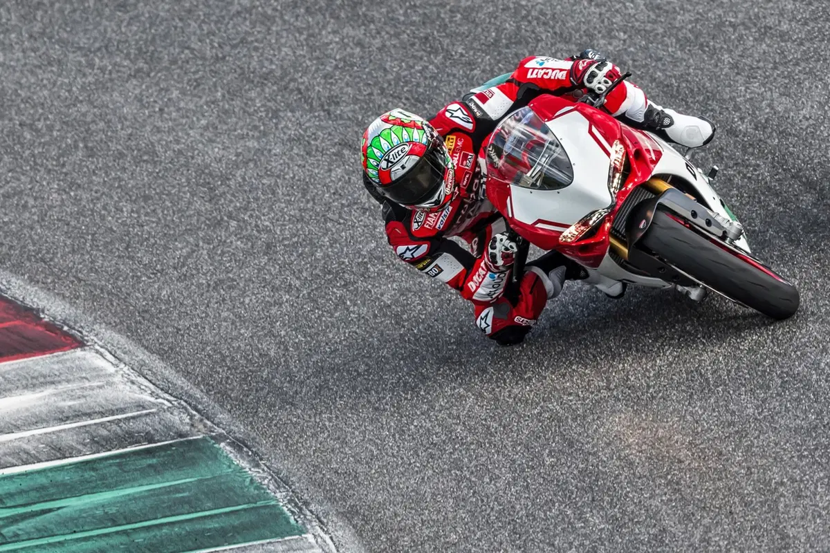 Ducati 1299 Panigale R Final Edition: 209 cv, 179 kg e componenti racing (5)