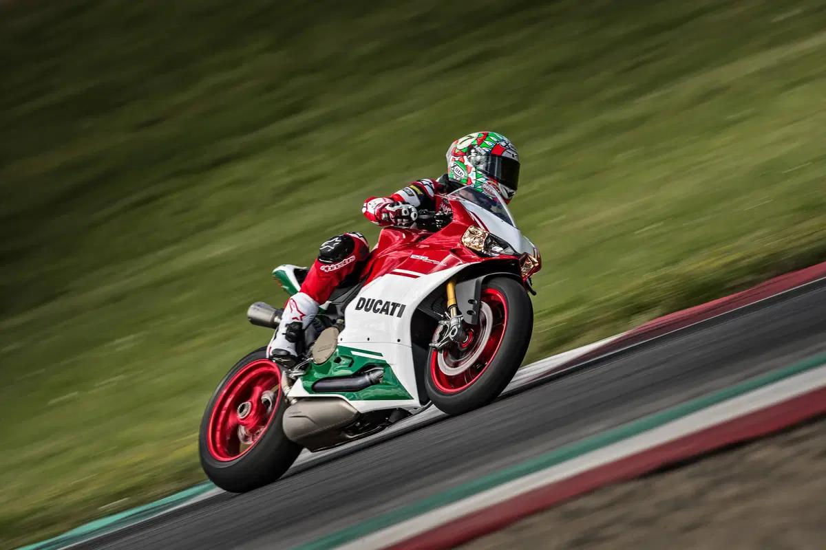 Ducati 1299 Panigale R Final Edition: 209 cv, 179 kg e componenti racing (6)