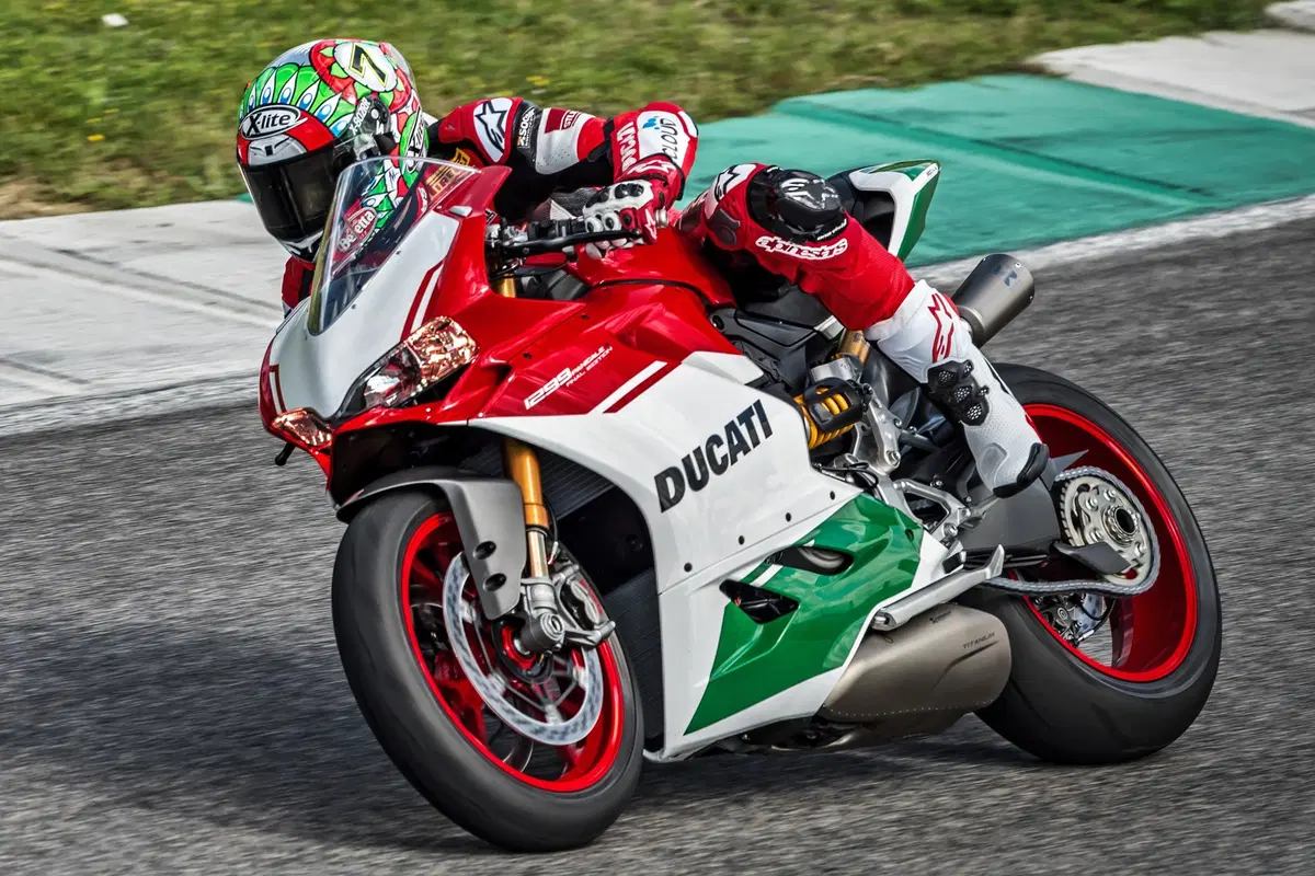 Ducati 1299 Panigale R Final Edition: 209 cv, 179 kg e componenti racing (7)
