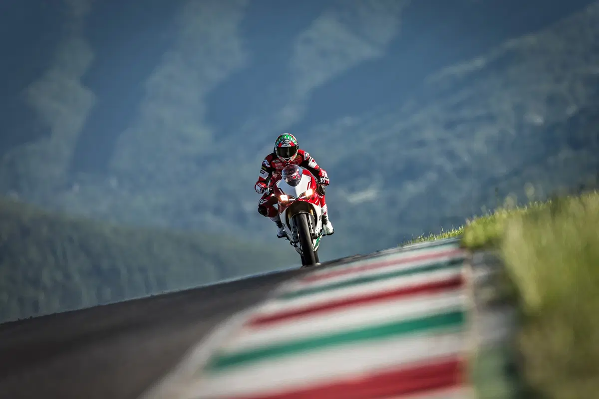 Ducati 1299 Panigale R Final Edition: 209 cv, 179 kg e componenti racing (11)