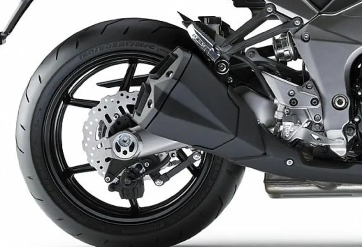 Kawasaki: la Z1000 diventa anche SX (8)