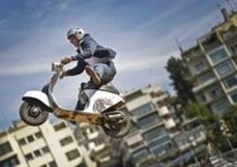 Una Vespa tra le rampe dei Red Bull X-Fighters a Roma