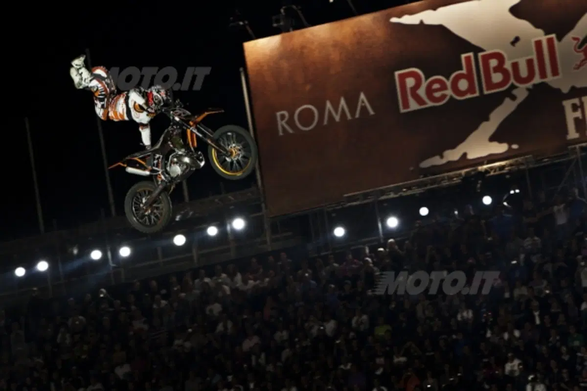 20mila a Roma per lo spettacolo del Red Bull X-Fighters (11)