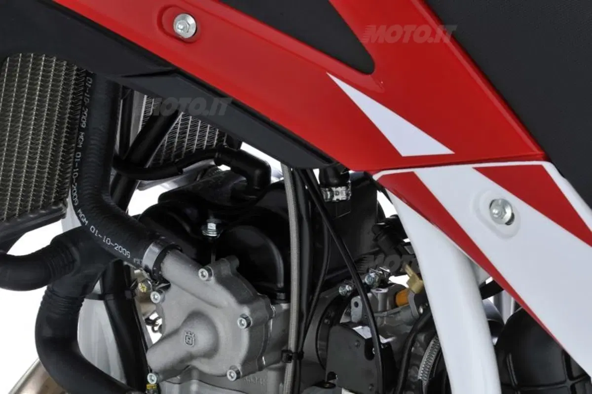 Husqvarna CR125, TC250 e WR125 2011 (6)
