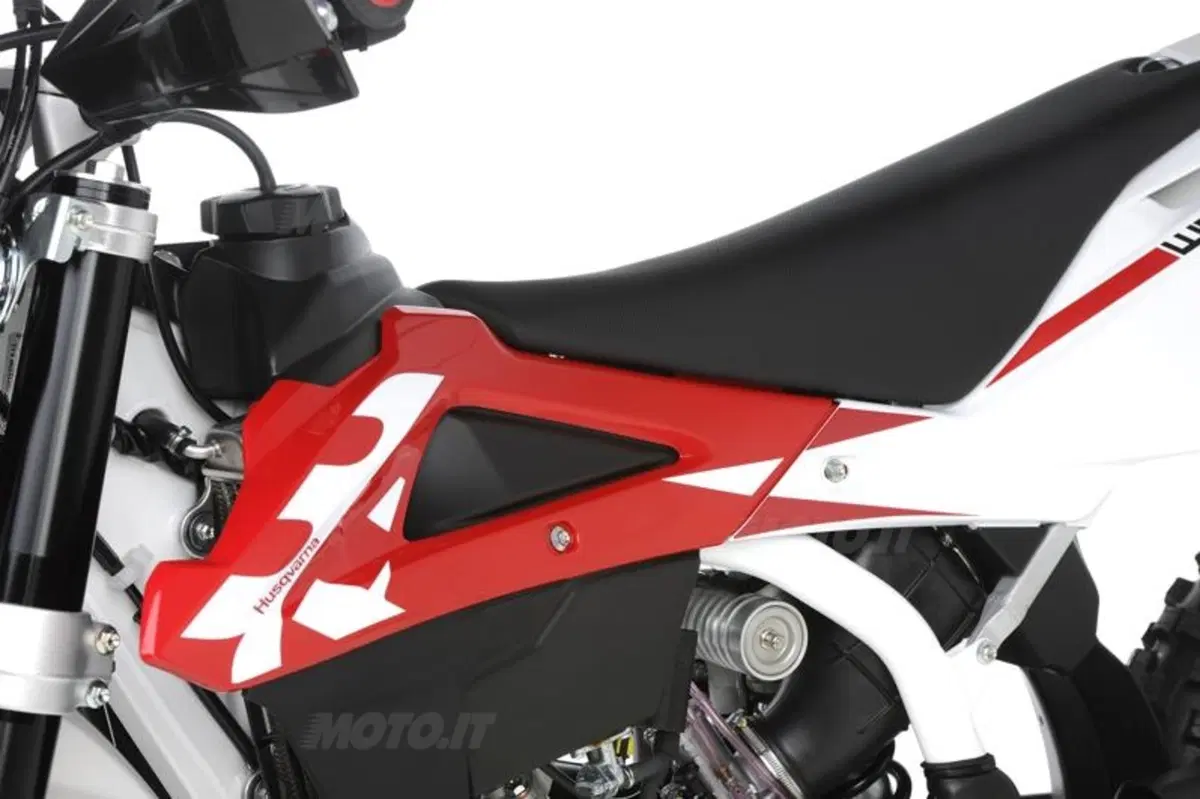 Husqvarna CR125, TC250 e WR125 2011 (11)