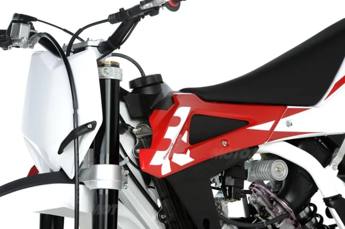 Husqvarna CR125, TC250 e WR125 2011 (21)