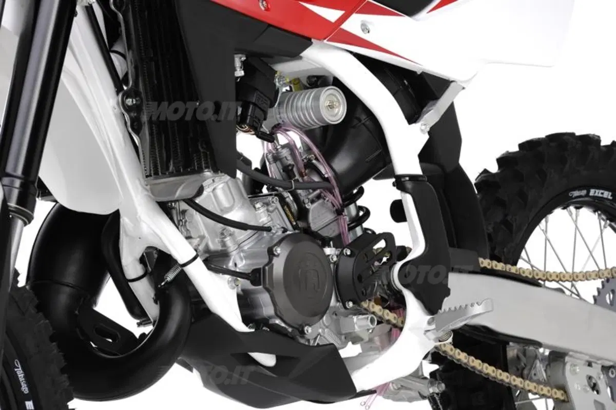Husqvarna CR125, TC250 e WR125 2011 (22)