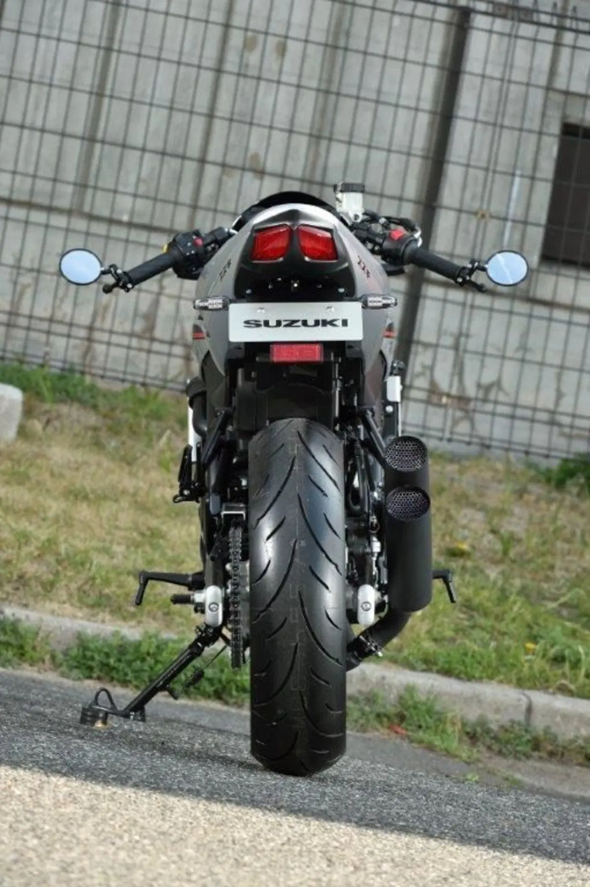 Suzuki SV650 Rally Concept (8)