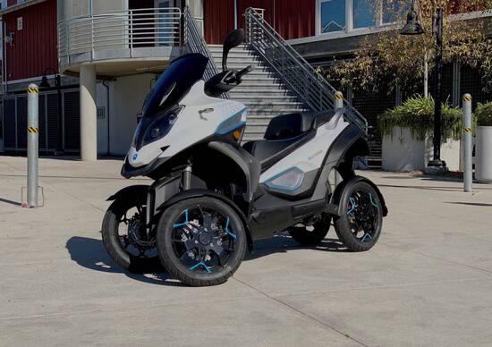 E-QOODER. Lo scooter a quattro ruote diventa elettrico