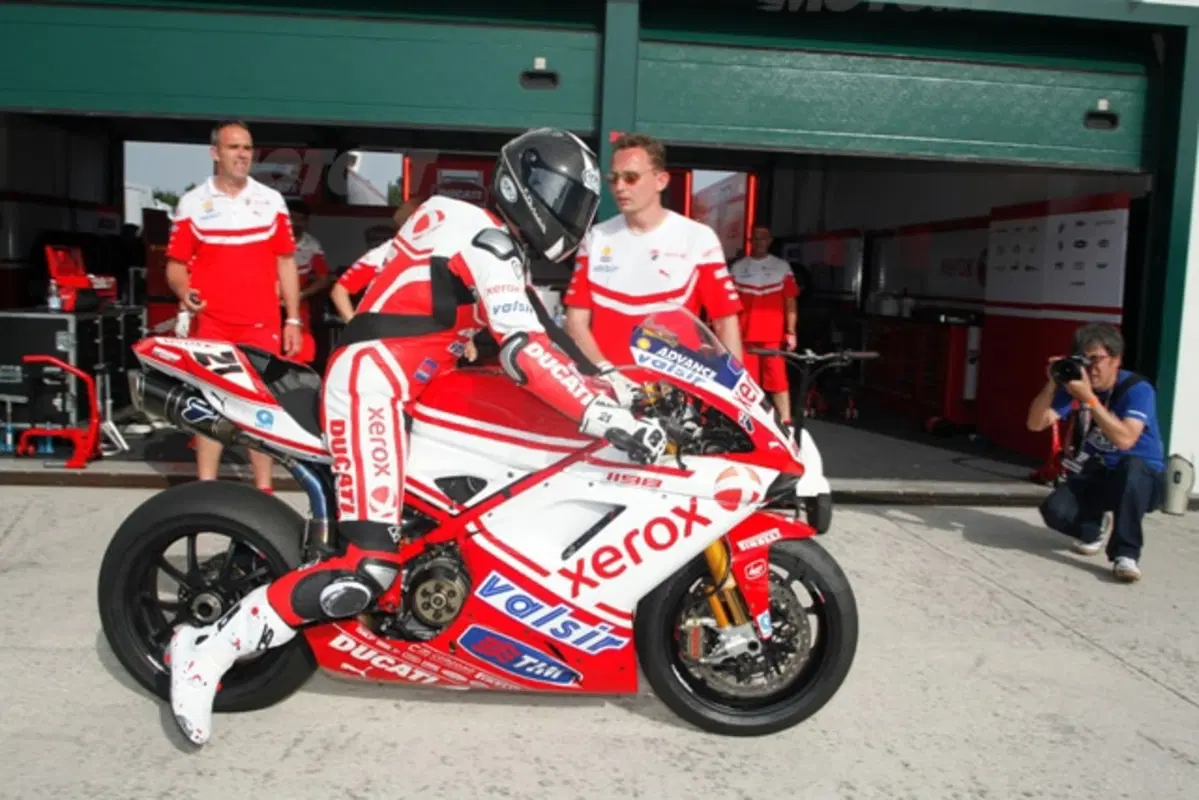 Troy Bayliss con Premier per i prossimi due anni (3)