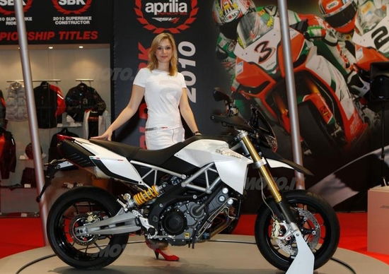 Tra le novità del Gruppo Piaggio: Aprilia RSV4 APRC SE