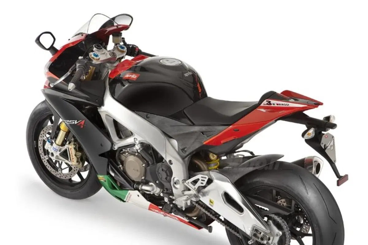 Tra le novità del Gruppo Piaggio: Aprilia RSV4 APRC SE (6)
