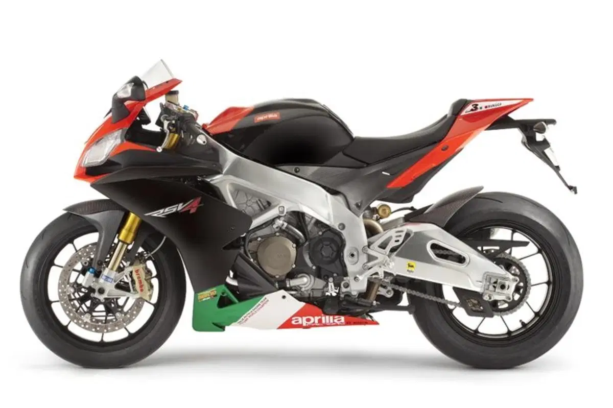 Tra le novità del Gruppo Piaggio: Aprilia RSV4 APRC SE (7)