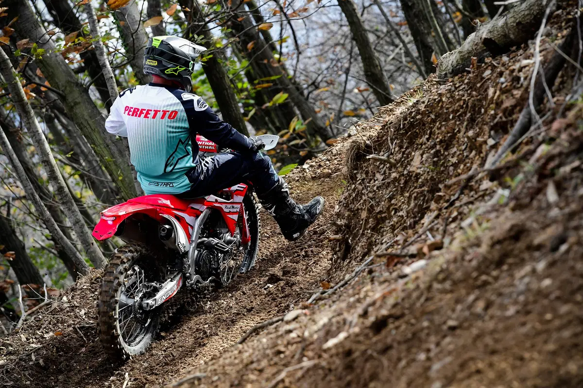 Honda Enduro 2019: TEST della gamma e la sfida CRF450XR VS CRF450RX. Chi vince?