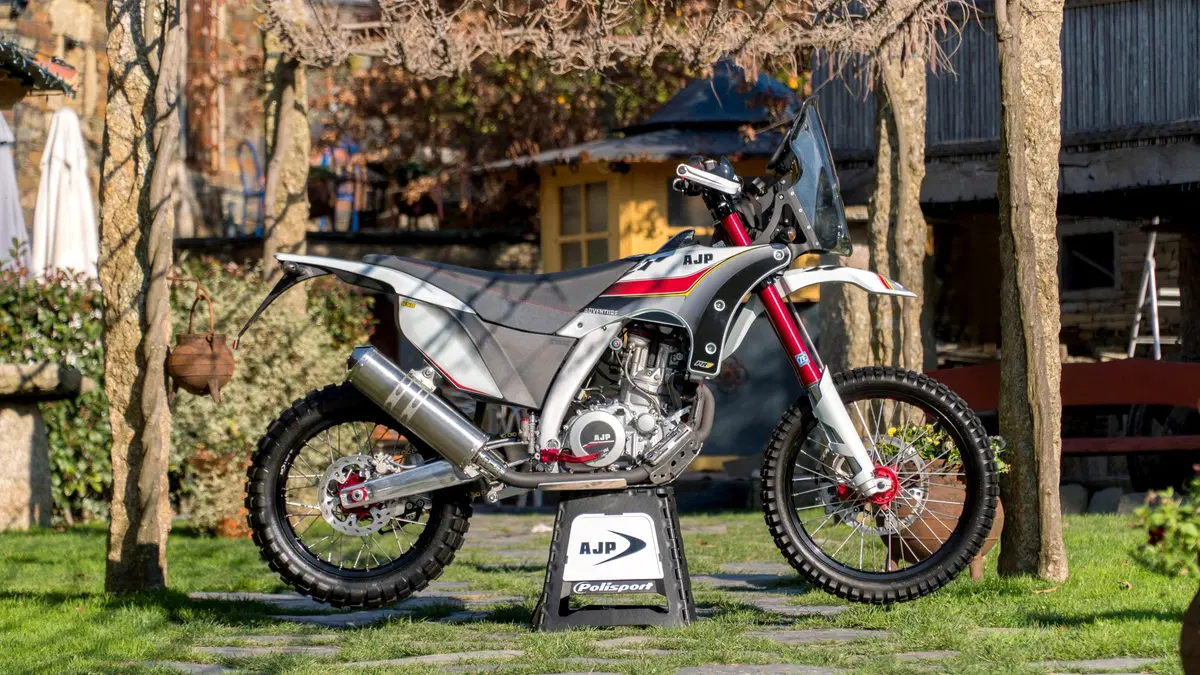 AJP PR7 650 Adventure PR7 650 Adventure (2017 - 18) (2)