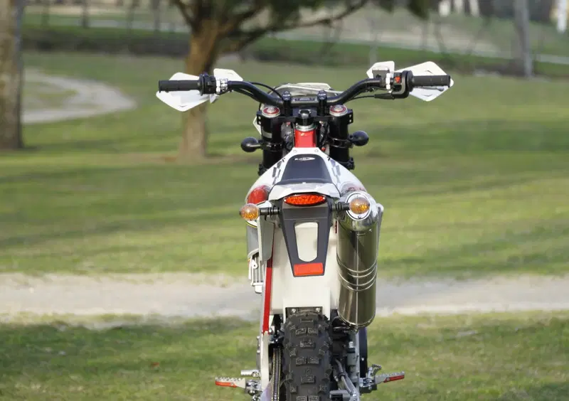 AJP PR5 250 Enduro PR5 250 Enduro (2017 - 18) (6)