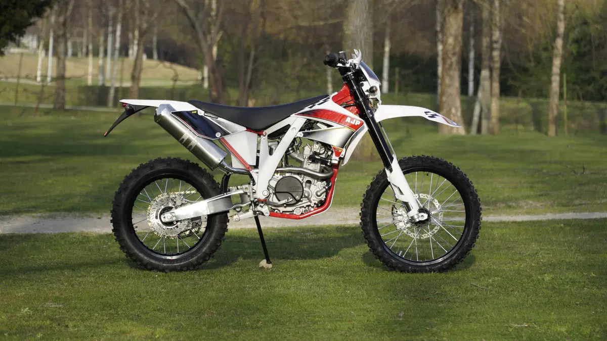 AJP PR5 250 Enduro PR5 250 Enduro (2017 - 18) (4)