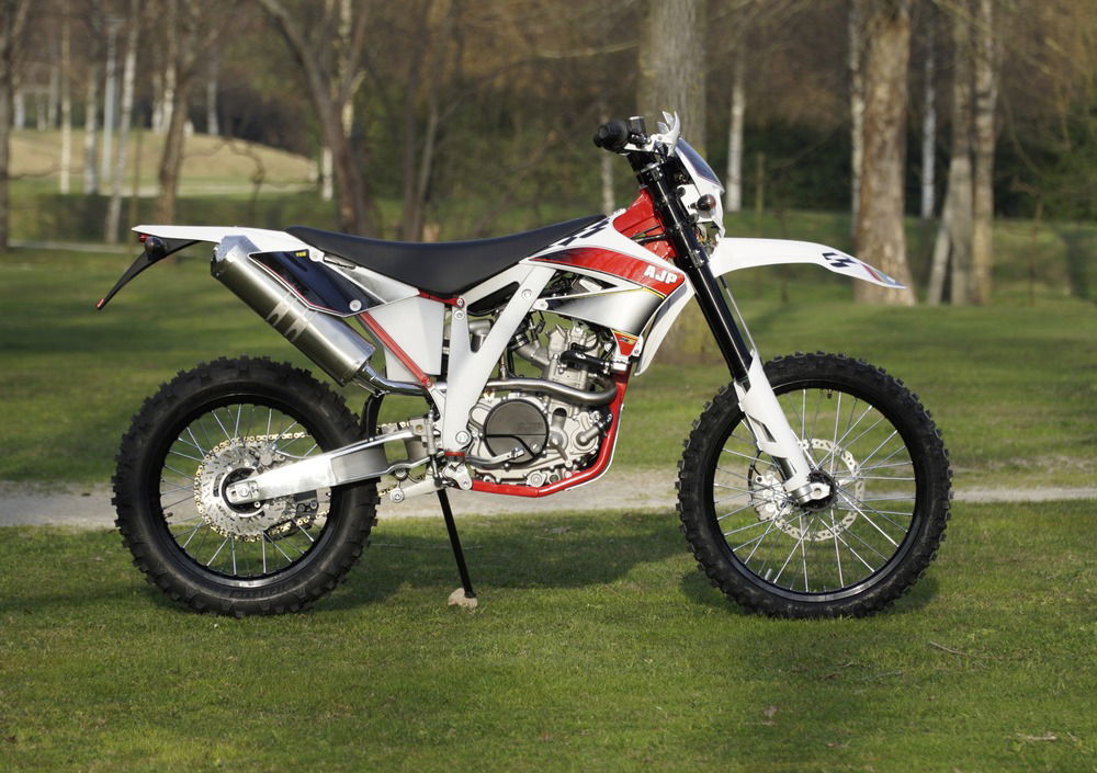 AJP PR5 250 Enduro (2017 - 18) (4)