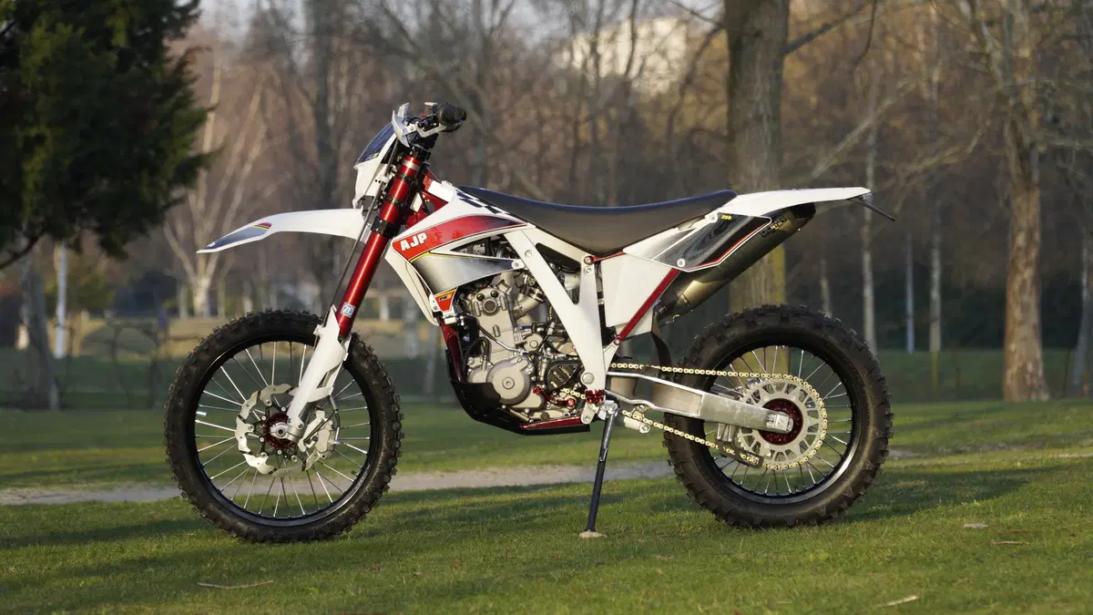 AJP PR5 250 Extreme PR5 250 Extreme (2017 - 18) (2)