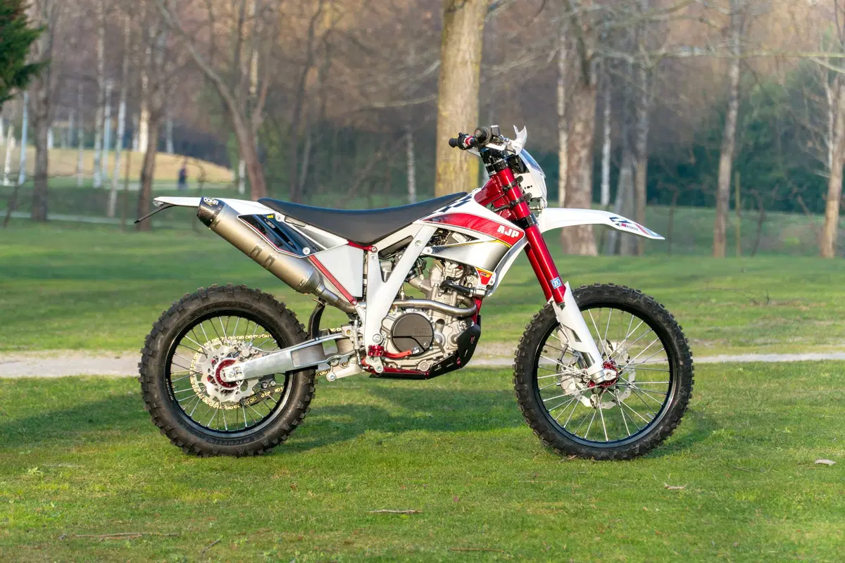 AJP PR5 250 Extreme PR5 250 Extreme (2017 - 18) (3)