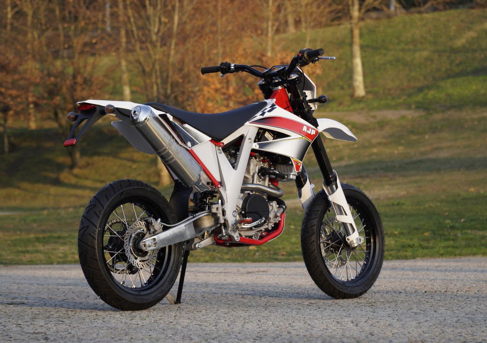 AJP PR5 250 Supermoto (2017 - 18) (3)