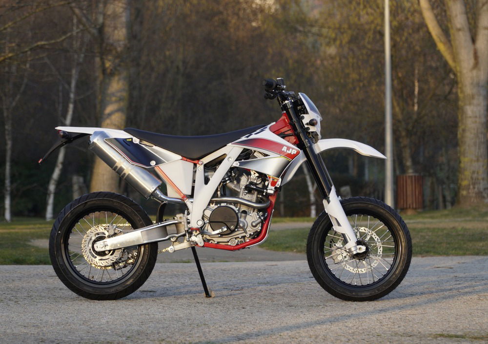 AJP PR5 250 Supermoto (2017 - 18) (4)