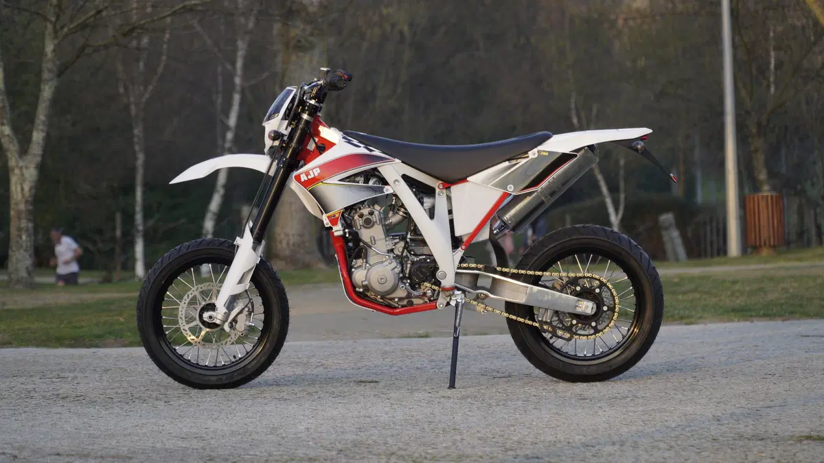 AJP PR4 240 Enduro PR4 240 Enduro (2017 - 18) (4)