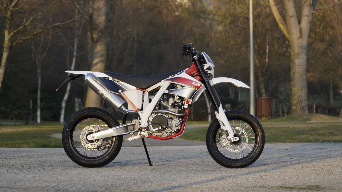 AJP PR4 240 Enduro PR4 240 Enduro (2017 - 18) (2)