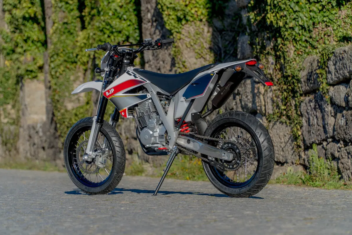 AJP PR3 240 Supermoto PR3 240 Supermoto (2017 - 18) (2)