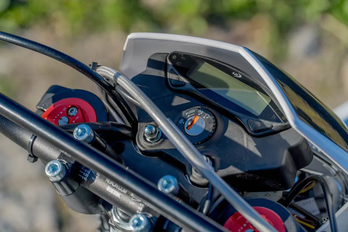 AJP PR3 240 Supermoto PR3 240 Supermoto (2017 - 18) (7)