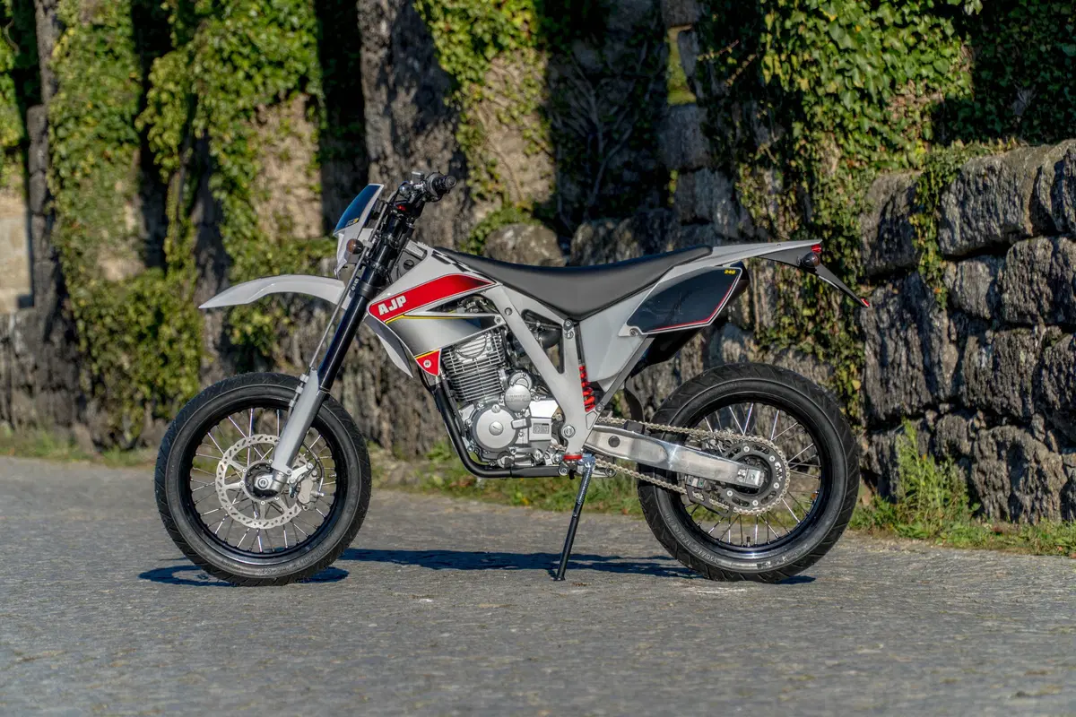 AJP PR3 240 Supermoto PR3 240 Supermoto (2017 - 18) (4)
