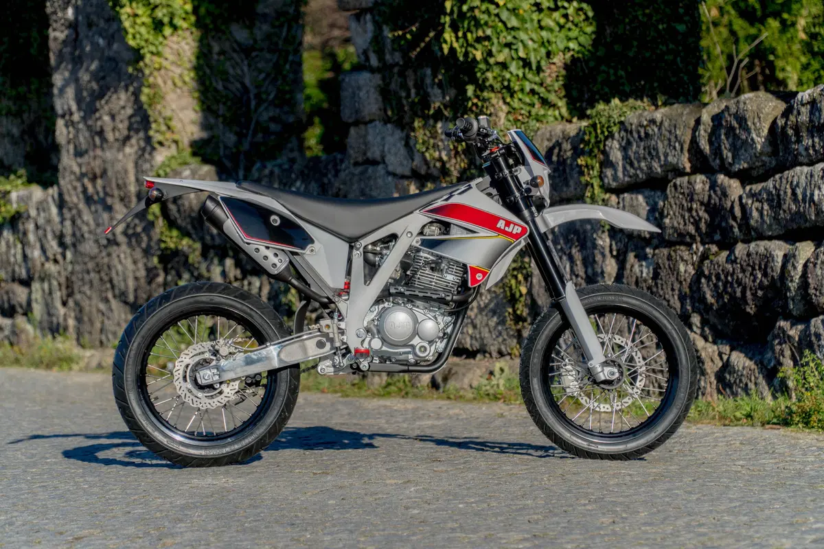 AJP PR3 240 Supermoto PR3 240 Supermoto (2017 - 18) (3)
