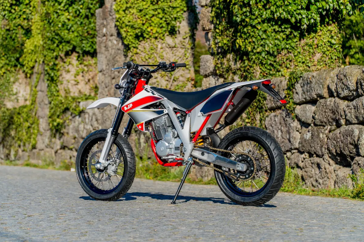 AJP PR3 125 Supermoto Pro PR3 125 Supermoto Pro (2017 - 18) (2)