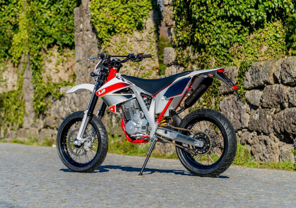 AJP PR3 125 Supermoto Pro (2017 - 18) (2)