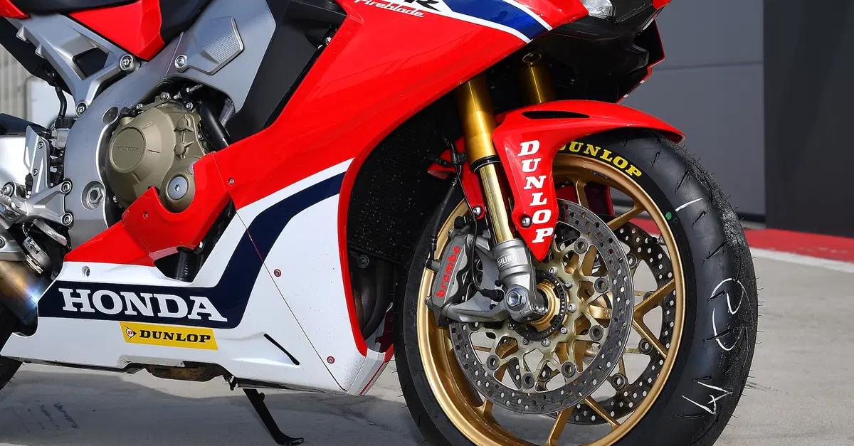 Rodaggio pneumatici moto nuovi: cosa c'&egrave; da sapere
