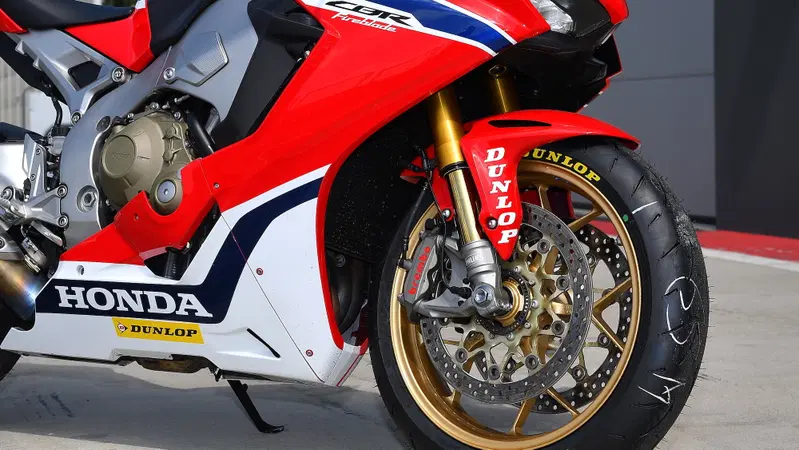 Rodaggio pneumatici moto nuovi: cosa c'&egrave; da sapere