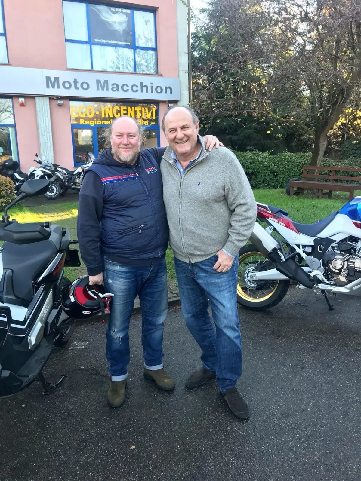 Moto Macchion: Gerry Scotti ha acquistato lo scooter Honda Super Cub 125 (3)