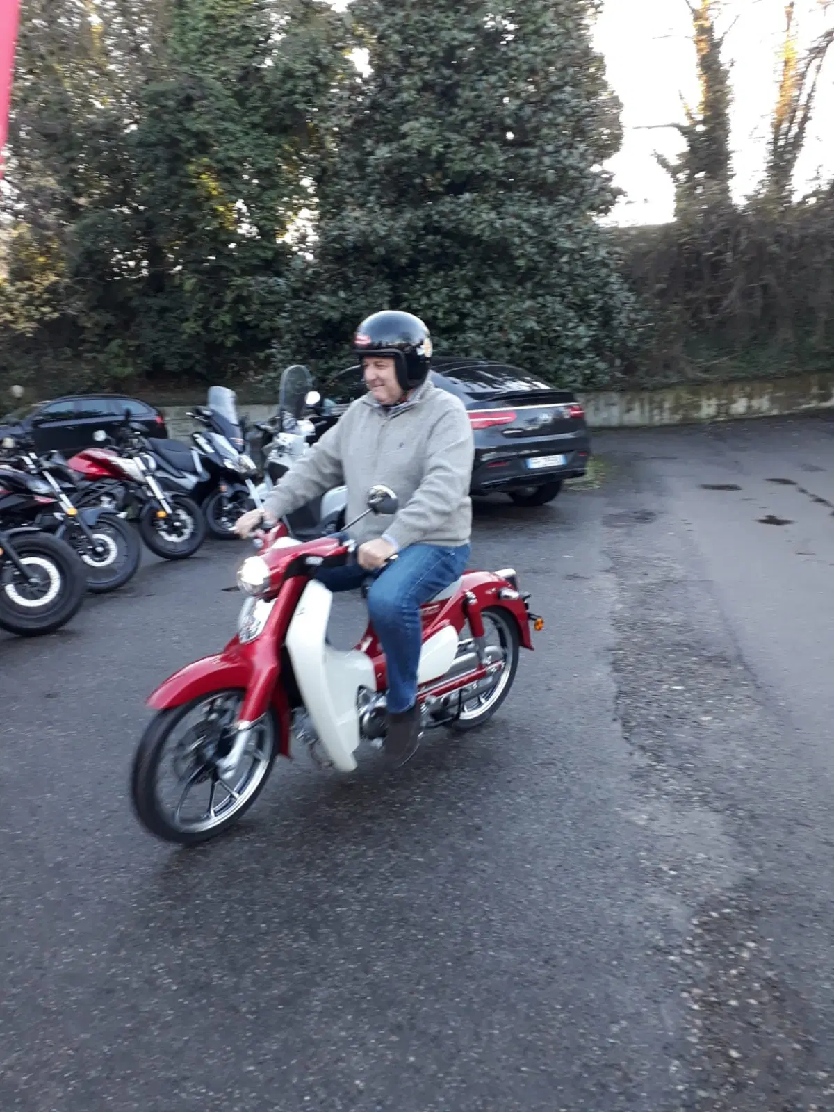 Moto Macchion: Gerry Scotti ha acquistato lo scooter Honda Super Cub 125 (4)