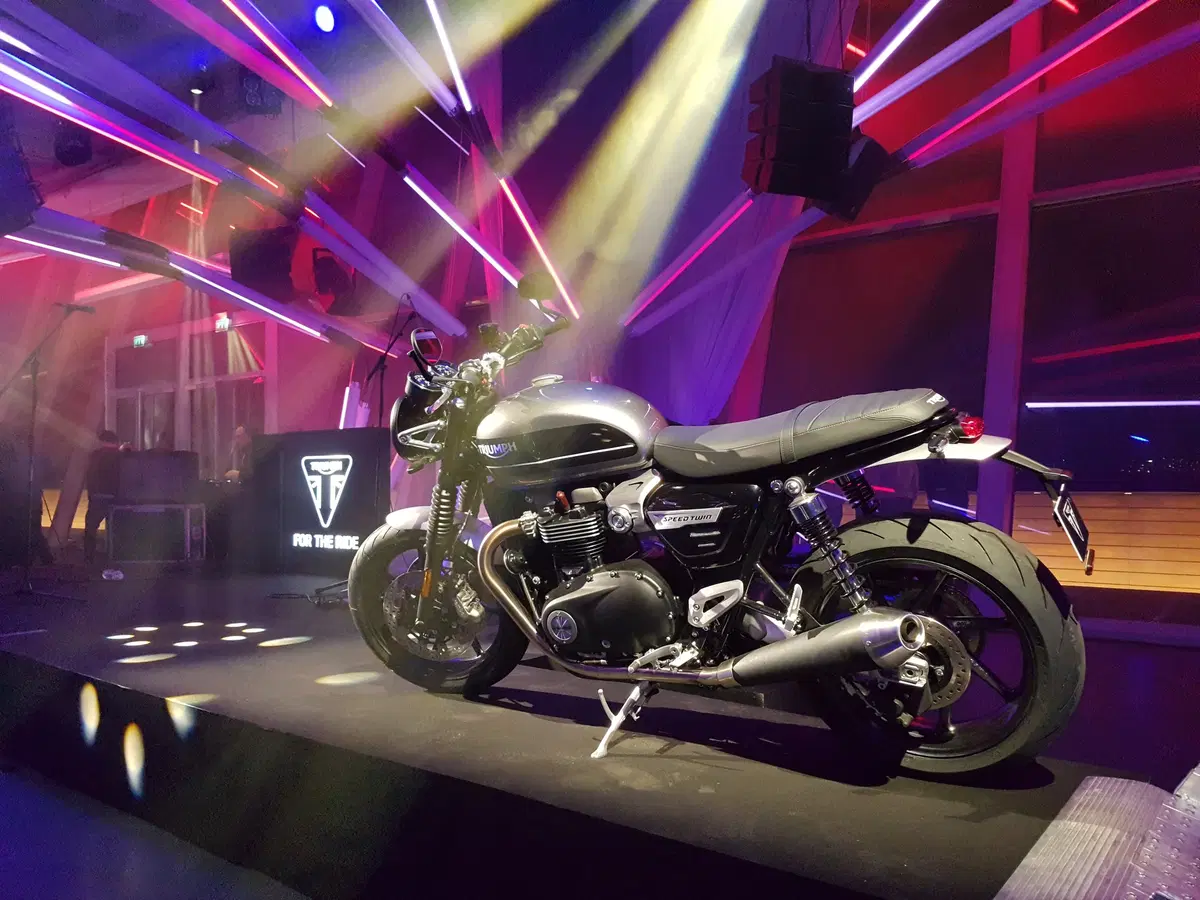 Nuova Triumph Speed Twin 2019. La Roadster di nobili origini (6)