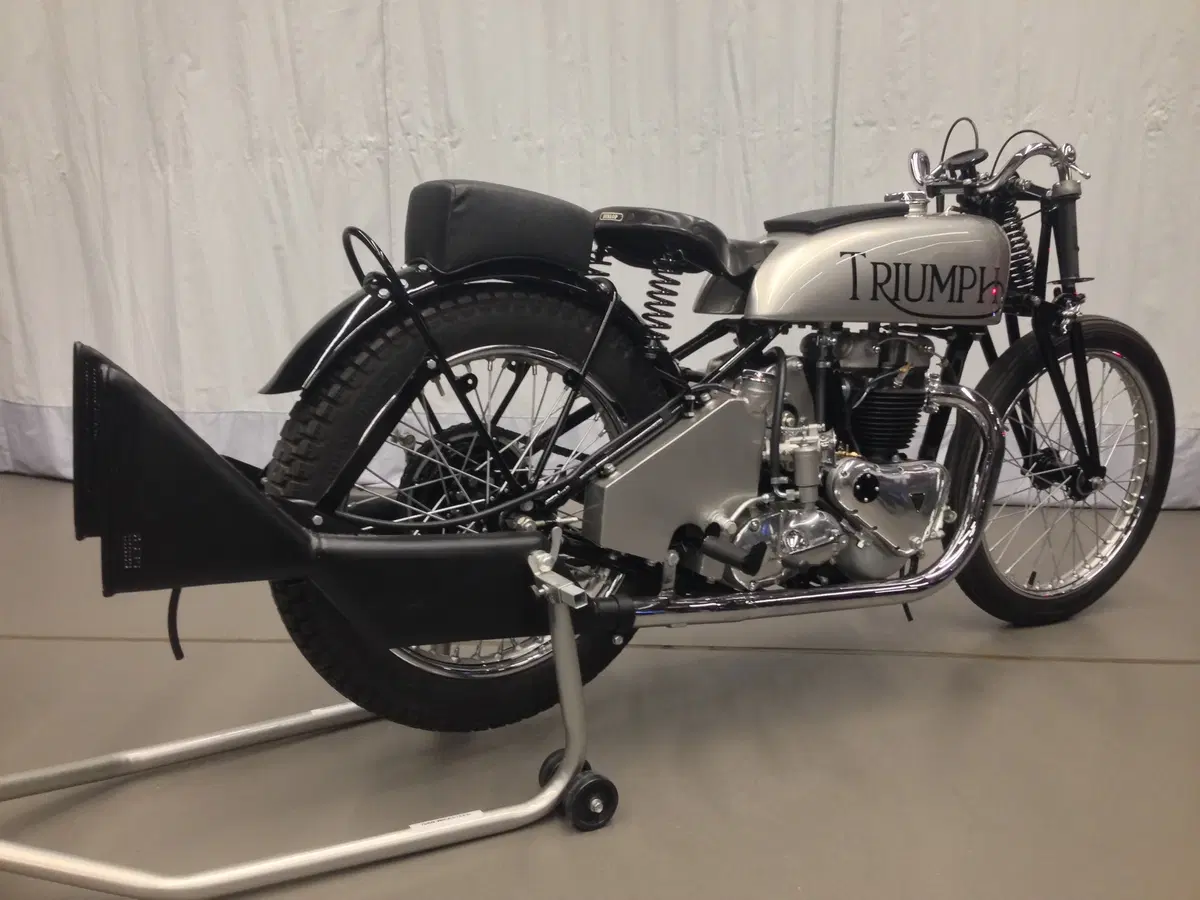 Nuova Triumph Speed Twin 2019. La Roadster di nobili origini (8)