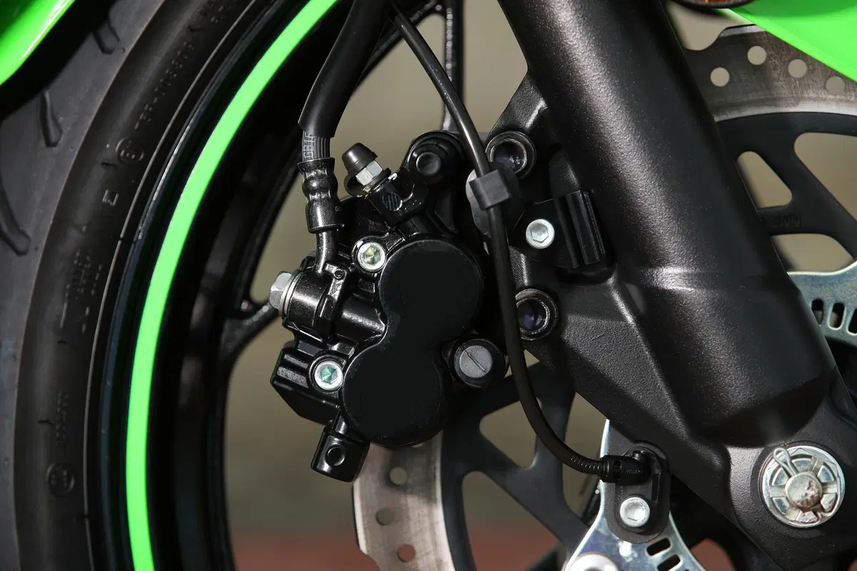 Kawasaki Ninja 125 2019: il test della Ninjetta [Video] (11)
