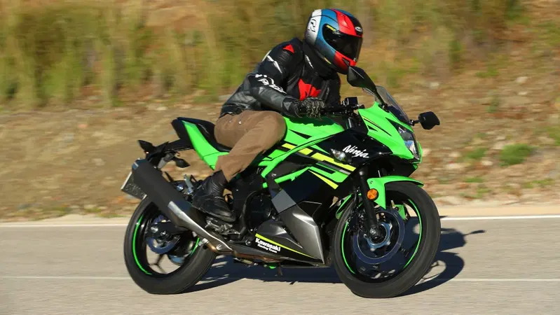 Kawasaki Ninja 125 2019: il test della Ninjetta [Video]