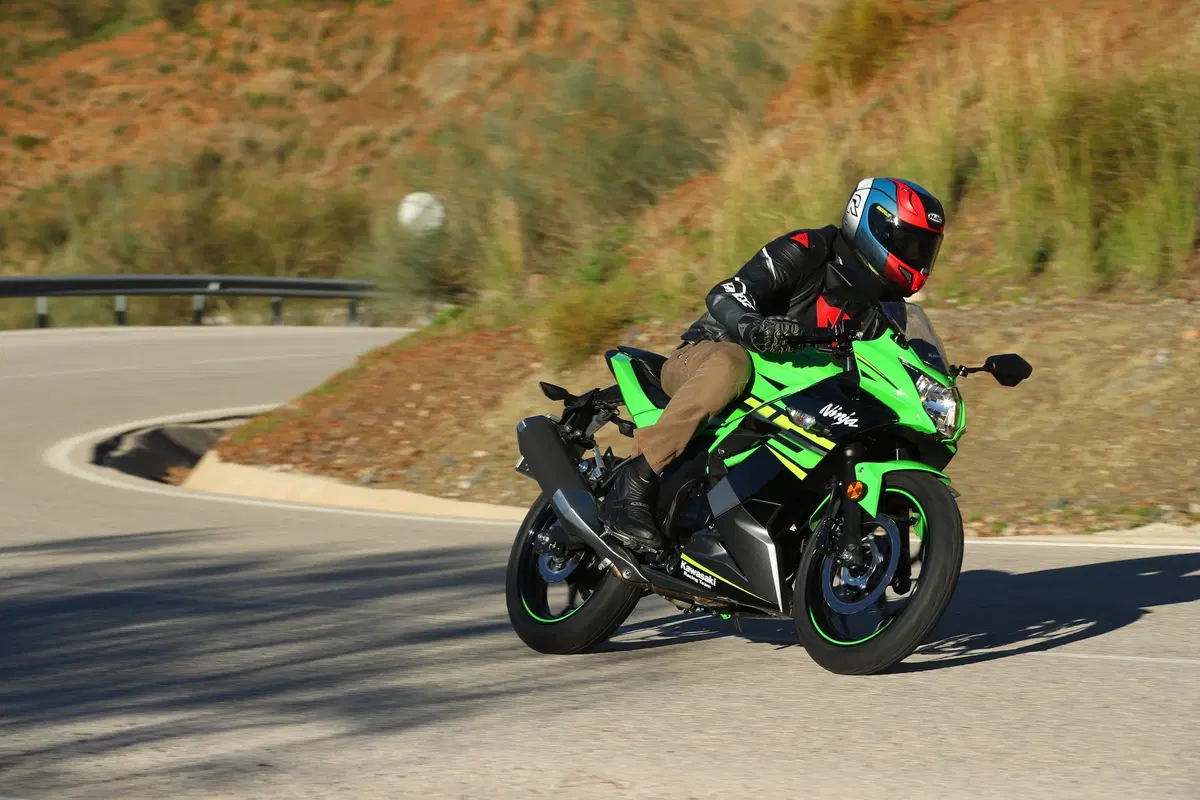 Kawasaki Ninja 125 2019: il test della Ninjetta [Video] (10)