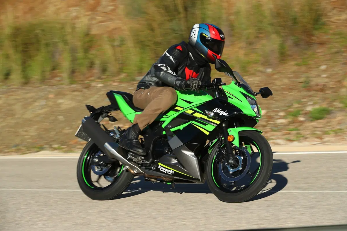 Kawasaki Ninja 125 2019: il test della Ninjetta [Video] (14)