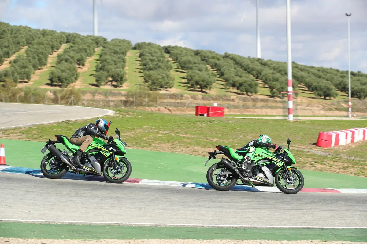 Kawasaki Ninja 125 2019: il test della Ninjetta [Video] (12)