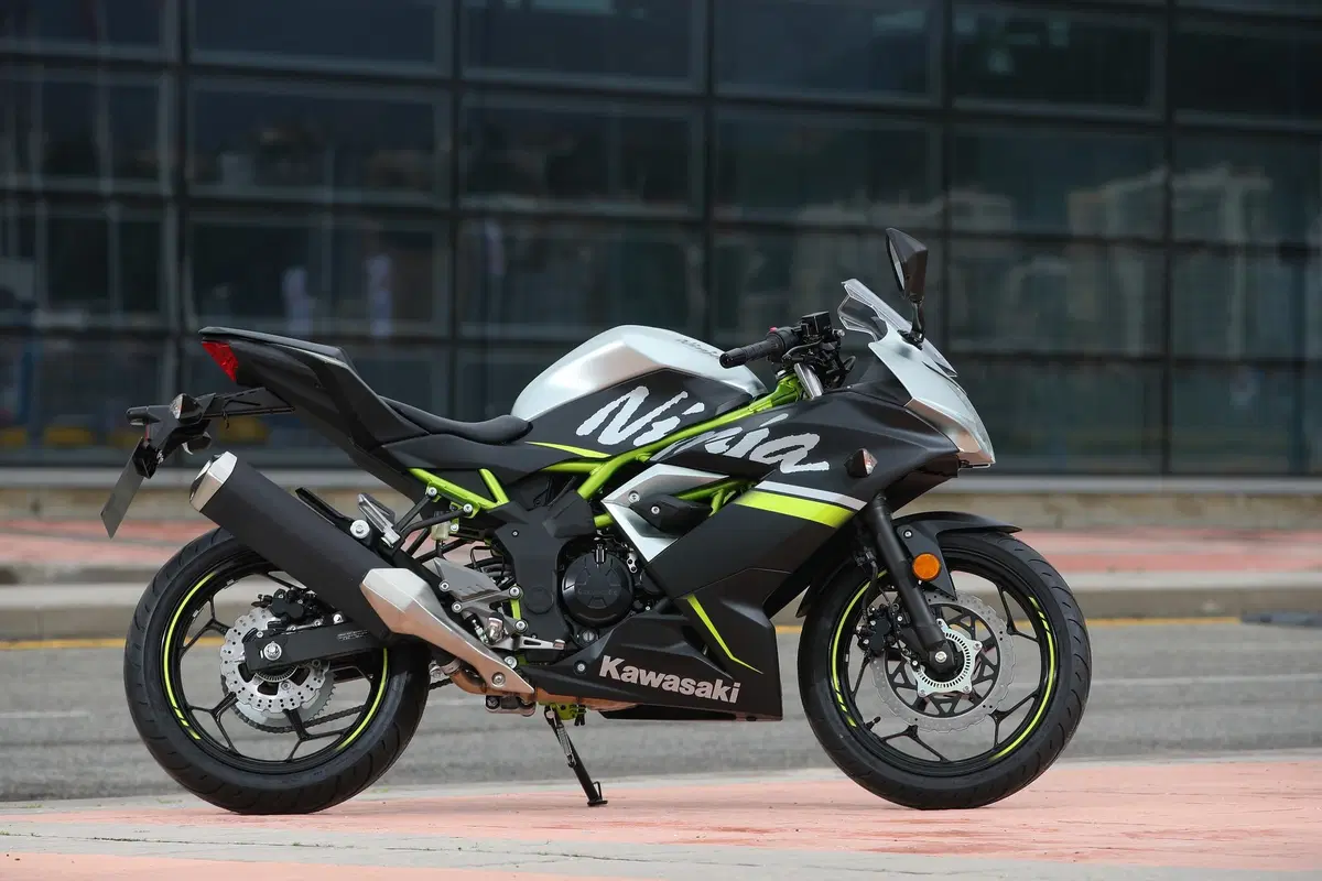 Kawasaki Ninja 125 2019: il test della Ninjetta [Video] (4)