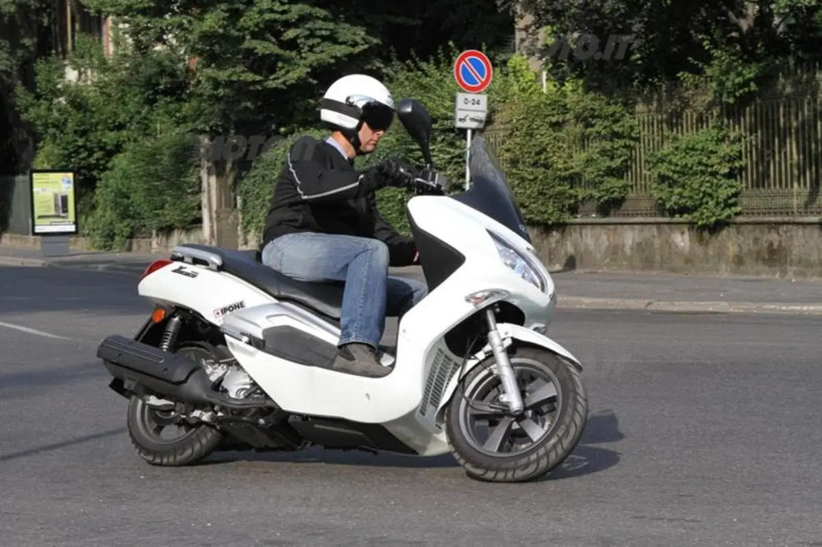 XMotion 300i  (2)